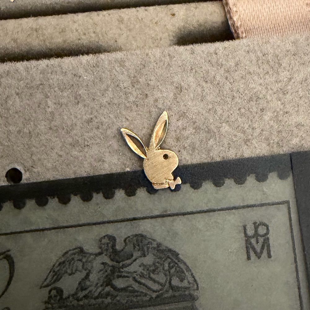 Michael Anthony 14kt solid yellow gold playboy bunny stud earring single vintage